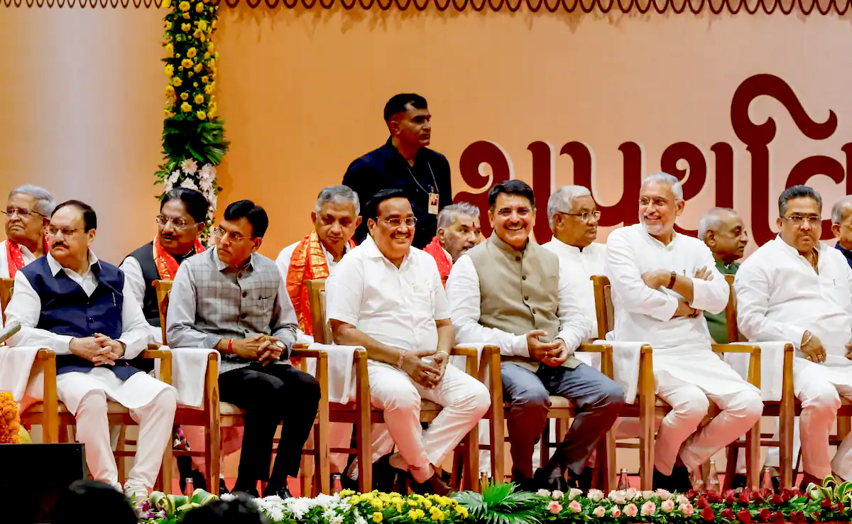 ગુજરાત મંત્રીમંડળ વિસ્તરણ : ૨૬માંથી ૨૧ મંત્રીએ શપથ લીધા