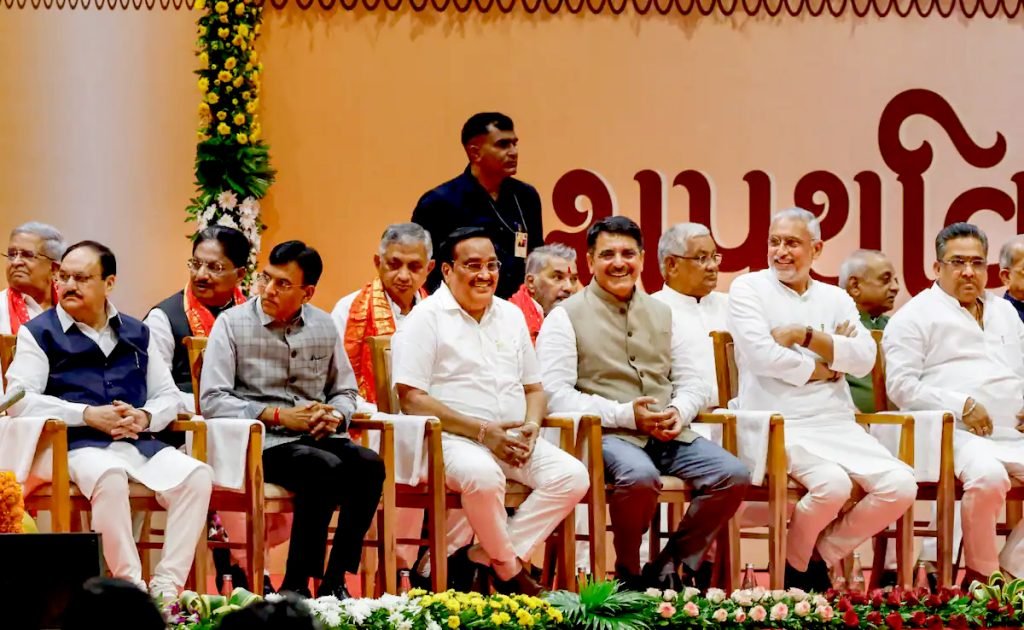 ગુજરાત મંત્રીમંડળ વિસ્તરણ : ૨૬માંથી ૨૧ મંત્રીએ શપથ લીધા