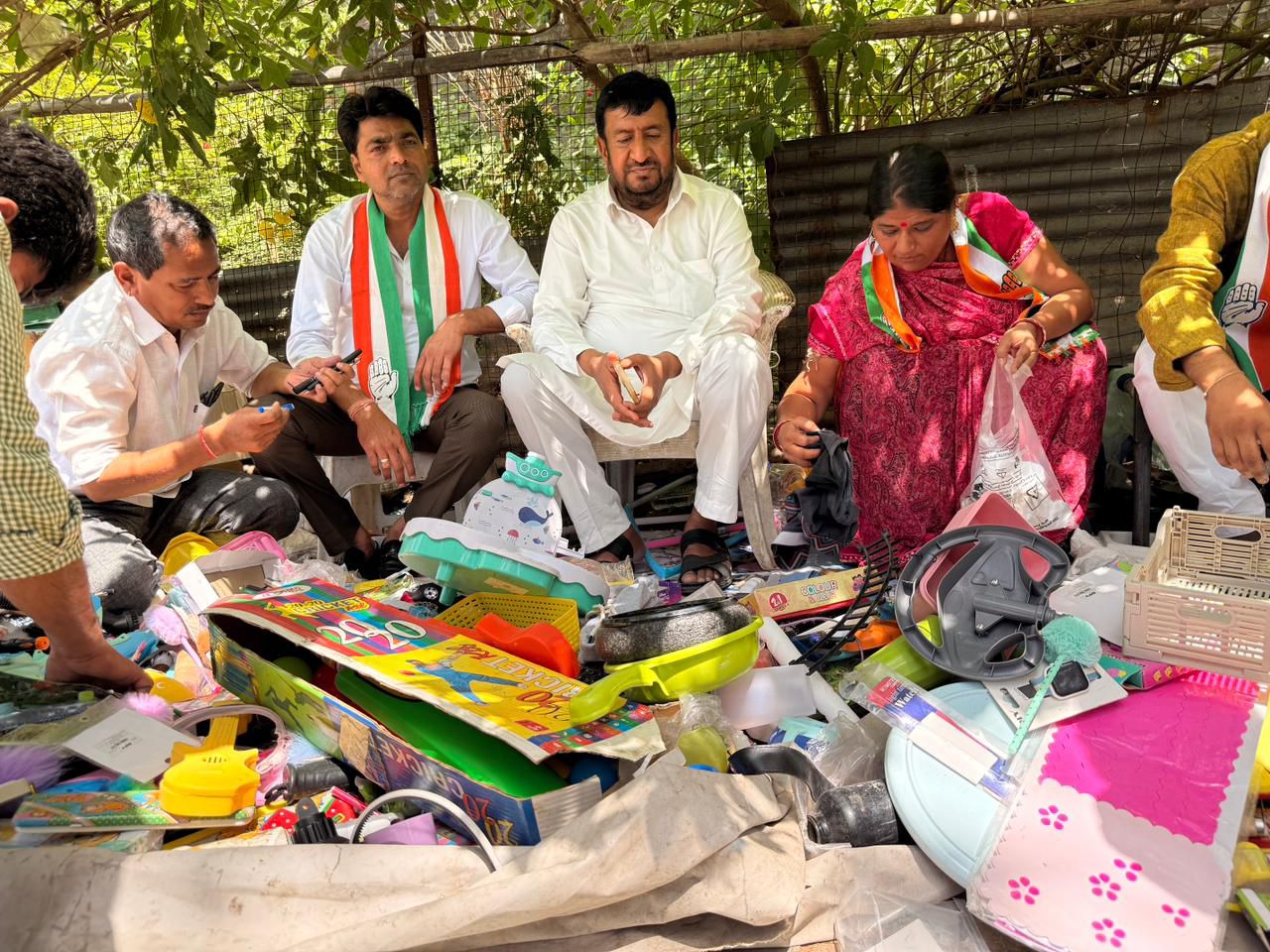 કોર્પોરેટર બન્યા બાદ પણ તેઓ ગુજરી બજારમાં રમકડાં વેચવાનું ચાલુ રાખશે તેમજ ગરીબ લોકોના કામ કરશે. 