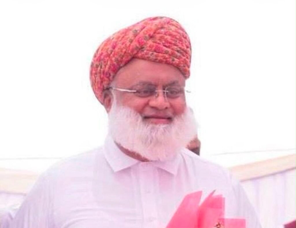 વરનોરા તથા રાયધણજર ગામની એક જુથ અથડામણ મા સમગ્ર ઘટના ને હીંદુ મુસ્લિમ નુ રુપ આપી ઘટનાના અનુસંધાનમાં વહીવટીતંત્ર દ્વારા વરનોરા ગામના નિર્દોષ લોકો સામે કરવામાં આવેલી બુલડોઝર કાર્યવાહી જેમા ઘરો ને ડીમોલેશન કરવામા આવેલ તે ખરેખર નીંદનીય છે કચ્છમાં કોઈપણ સમાજ સામે આવી ગેરકાયદેસર તથા ગેરબંધારણીય કાર્યવાહી ન થાય તે માટે આપ સાહેબ વહીવટી તંત્ર ને સુચના આપો :હાજી જુમા રાયમા